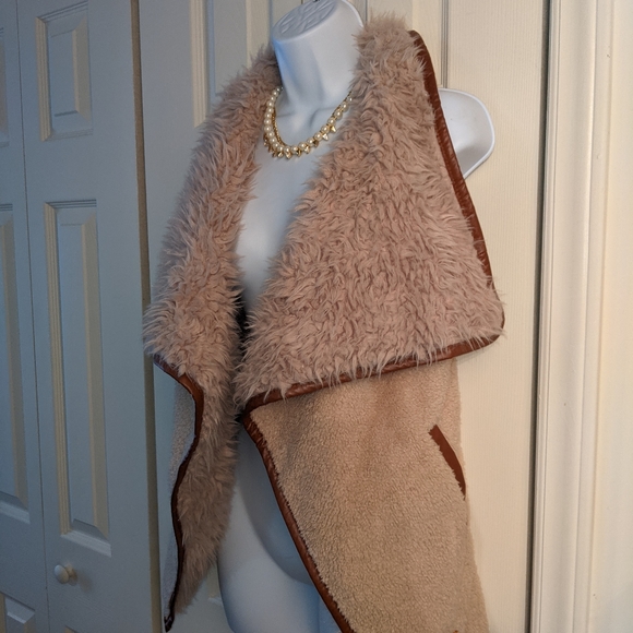 Tan Sherpa & Fleece Vest w/ Pockets - Picture 2 of 8
